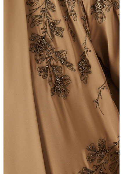 Şık Boncuk Işlemeli Abaya Rahat ve Kullanışlı Tasarım ile Günlük Şıklık Sunar indirimleri