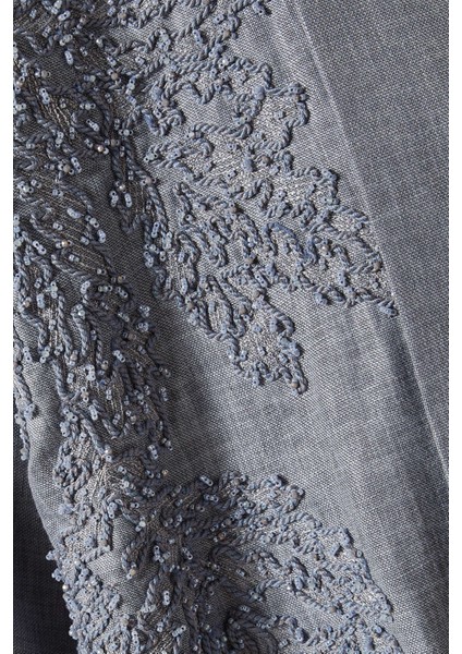 Kullanışlı Oversized Nakışlı Abaya Seti Vücuda Uygun Rahat Şıklık Için Ideal