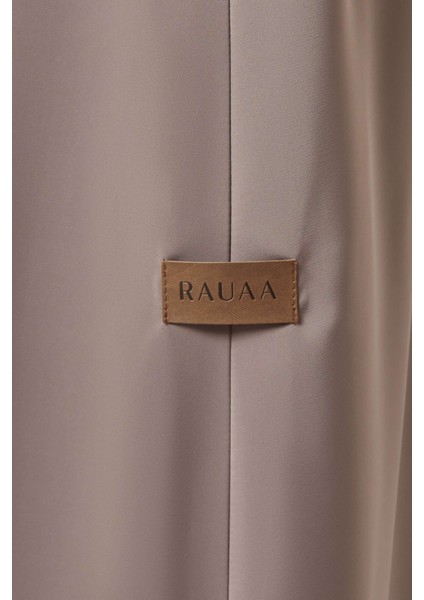Minimalist Kesim Nakışlı Abaya Konforlu V Yaka ve Uyumlu Sheila ile Şık Görünüm indirimleri