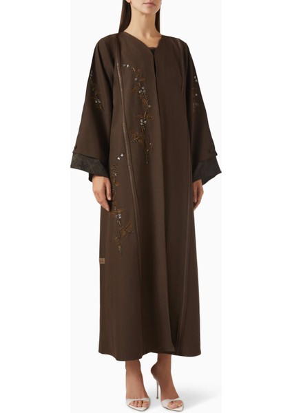 Şık Dikişli Abaya ile Günlük ve Gece Şıklığını Yakalayın