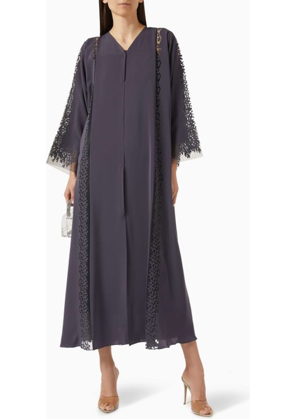 Rahat Kesim Dantel Detaylı Abaya ile Şık ve Konforlu Giyinmenin Yolu fiyatları