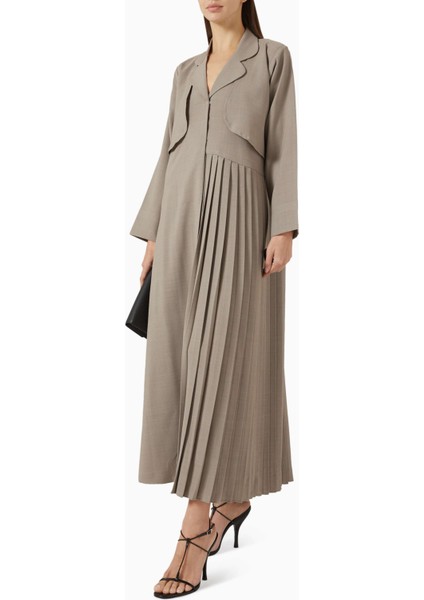 Modern ve Şık Fiyonk Yaka Abaya Zarif Duruş ve Rahat Hareket Için Ideal fiyatları