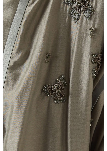 Şık Boncuk Süslemeli Abaya Ince Tencel Voile ile Zarafet ve Rahatlık Sunar