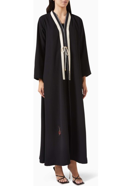 Çiçek Nakışlı Tulum Abiye Ön Bağlama ile Şık ve Zarif Kombin