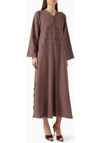 Işlemeli Abaya ile Şıklığı Yakalayın Ince Keten Karışımı ve Modern Tasarım Püf Noktaları