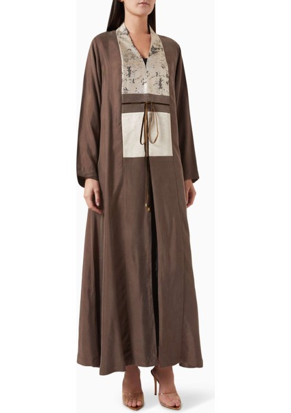 Şık V Yaka Abaya Özelleştirilmiş Düğümlü Ön Kapatma ve Doku Detayı ile Göz Alıcı Tasarım