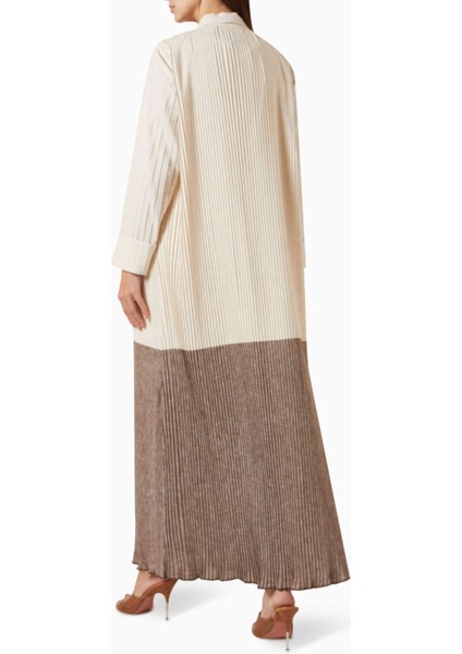 Modern Şık Kumaşlı Iki Renkli Pliseli Abaya ile Tarzınızı Yakalayın modelleri