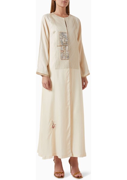 Şık Iğne Oyası Detaylı Ipek Abaya ve Tamamlayıcı Şila Modası