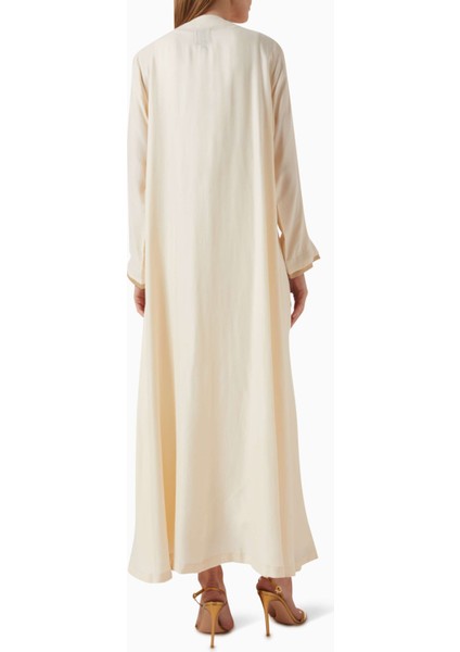 Şık Iğne Oyası Detaylı Ipek Abaya ve Tamamlayıcı Şila Modası modelleri