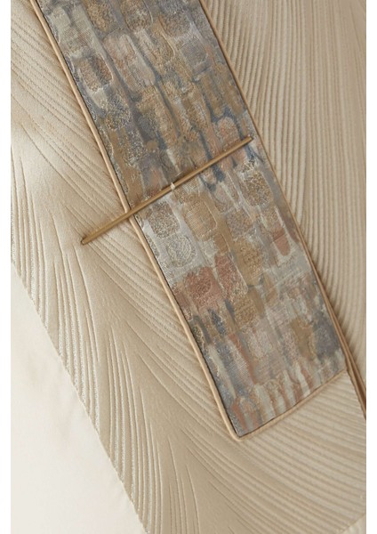 Şık Iğne Oyası Detaylı Ipek Abaya ve Tamamlayıcı Şila Modası