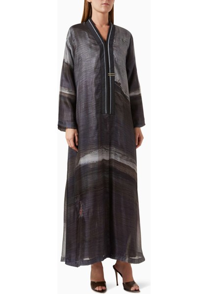 Modern Tasarımlı Basamaklı Abaya Rahat Silueti ve Şık Detaylarıyla Günlük Kullanıma Uygun