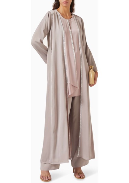 Şık Dört Parçalı Abaya Seti Rahatlığı ve Zarafetiyle Sunuyor fiyatları