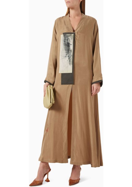 Işlemeli Ipek Abaya Modern ve Geleneksel Estetiği Bir Arada Sunuyor fiyatları