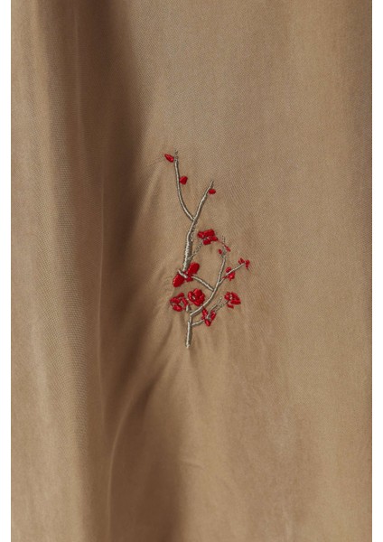 Işlemeli Ipek Abaya Modern ve Geleneksel Estetiği Bir Arada Sunuyor indirimleri