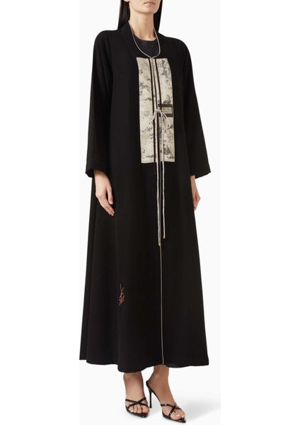 Zarif Uzun Kollu Abaya Modern Tasarım ve Geleneksel Detaylarla Şıklığı Yansıtır