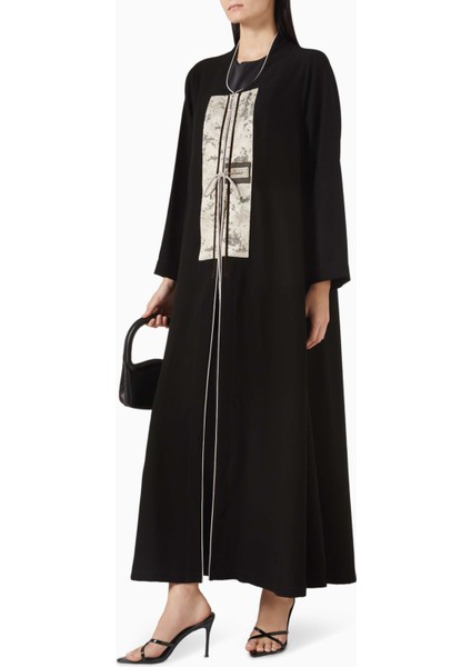 Zarif Uzun Kollu Abaya Modern Tasarım ve Geleneksel Detaylarla Şıklığı Yansıtır fiyatları