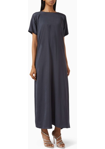 Işlemeli Abaya Seti ile Zarif Tasarımlar ve Geleneksel El Sanatları Bir Arada indirimleri