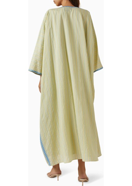 Şıklık ve Geleneksel Ifadelerle Tasarlanmış Nakışlı Abaya Seti modelleri