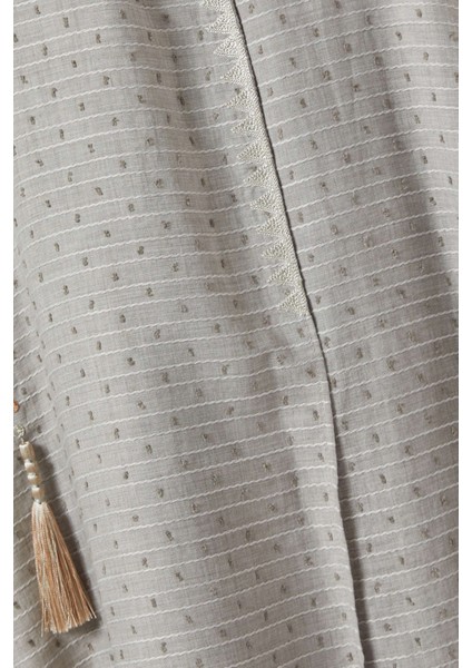 Şık Nakışlı Abaya ve Elbise Seti Modern Kadınlar Için Rahat ve Kullanışlı Tasarım