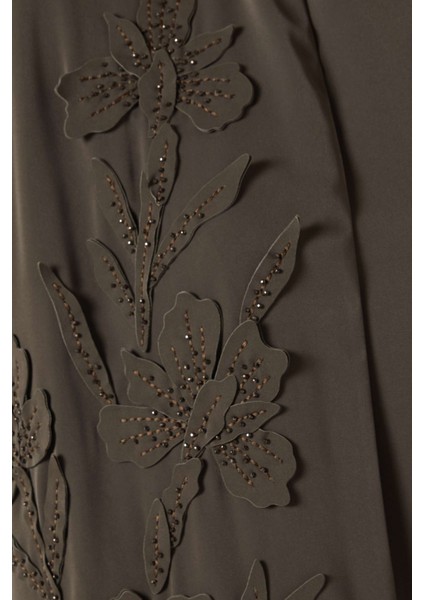 Modern Tasarımlı Bead Süslemeli Abaya ile Şıklığı ve Konforu Yakalayın