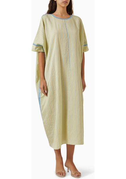 Şıklık ve Geleneksel Ifadelerle Tasarlanmış Nakışlı Abaya Seti indirimleri