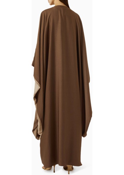 Dört Parça Ters Yüz Çevirilebilir Abaya Seti Şıklık ve Rahatlığı Bir Araya Getiriyor modelleri