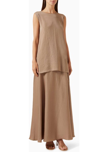 Dört Parça Ters Yüz Çevirilebilir Abaya Seti Şıklık ve Rahatlığı Bir Araya Getiriyor