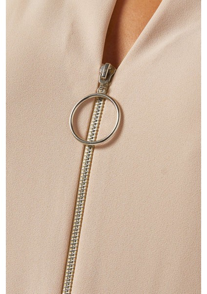 Modern Zip Detaylı Abaya ile Şık ve Geleneksel Elegansı Yakalayın fırsatları