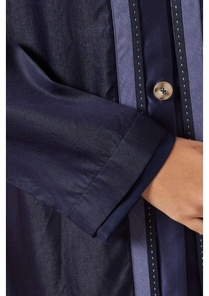 Modern ve Şık Uzun Kollu Abaya Zarif Tasarım ve Konfor ile Kullanıma Sunulmuştur