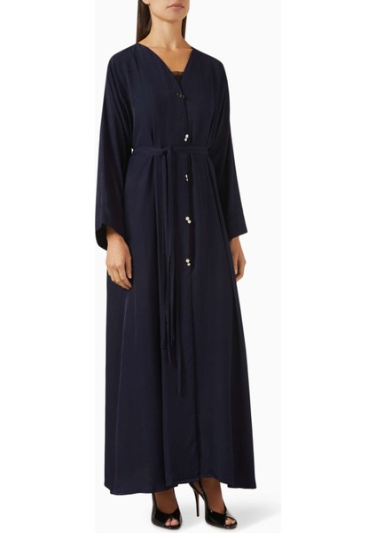 Şıklığı Yansıtan Bel Detaylı Düğmeli Abaya ile Her Ortama Uyum Sağlayın