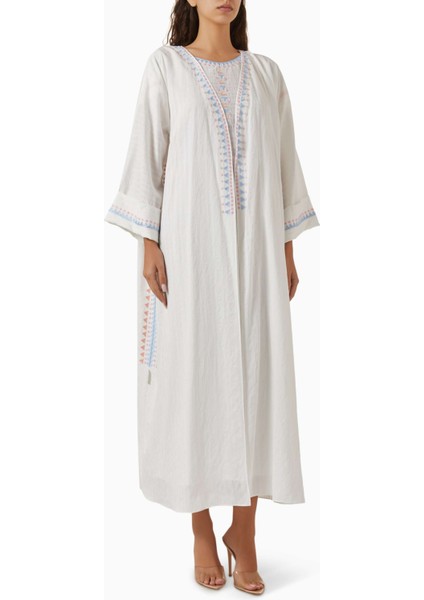 Şık Nakış Detaylı Abaya Setiyle Zarif ve Kendine Güvenen Modest Moda Deneyimi