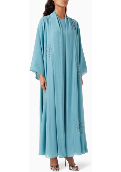 Geleneksel ve Moderni Birleştiren Abaya Seti ile Günlük Şıklığı Yakalayın