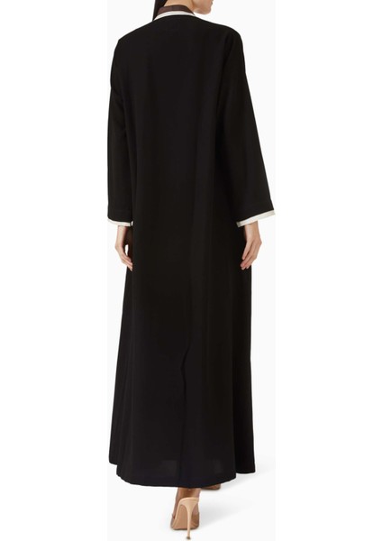 Modern ve Şık Uzun Kollu Abaya Bütünleyici Detaylarla Zarif Görünüm Sunuyor modelleri