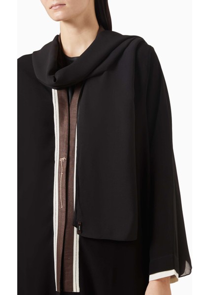 Modern ve Şık Uzun Kollu Abaya Bütünleyici Detaylarla Zarif Görünüm Sunuyor fırsatları