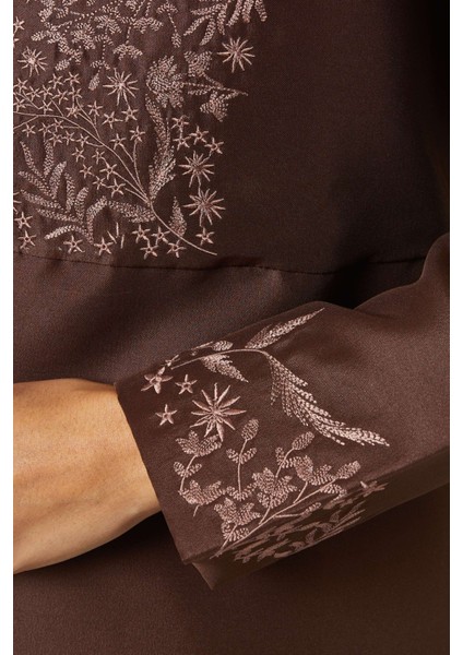 Şık Kolları Nakışlı A-Line Abaya ile Günlük Modest Tarzınızı Tamamlayın