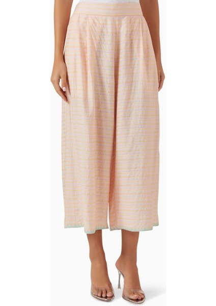 Konfor ve Şıklığı Bir Araya Getiren Üç Parçalı Işlemeli Abaya Seti