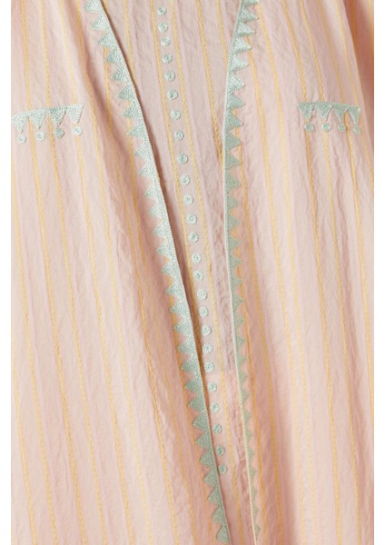 Konfor ve Şıklığı Bir Araya Getiren Üç Parçalı Işlemeli Abaya Seti