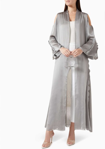 Modern ve Şık Açık Ön Abaya Soğuk Omuz Detaylı ve Dökümlü Kenar Tasarımıyla fiyatları