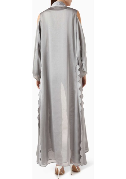 Modern ve Şık Açık Ön Abaya Soğuk Omuz Detaylı ve Dökümlü Kenar Tasarımıyla modelleri