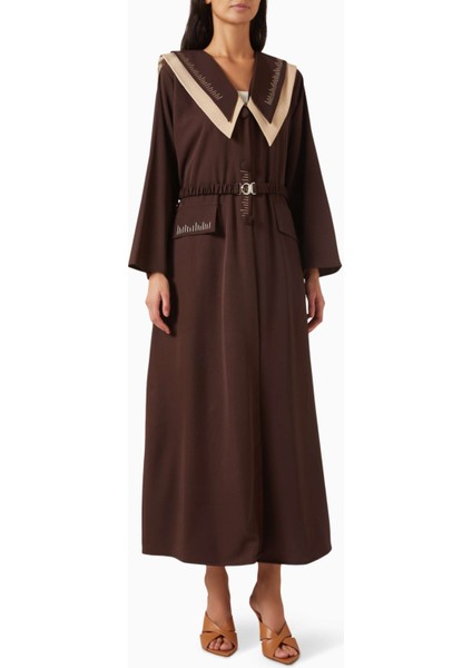 Şık Bel Sırası Abaya Modern ve Geleneksel Tarzı Birleştirir