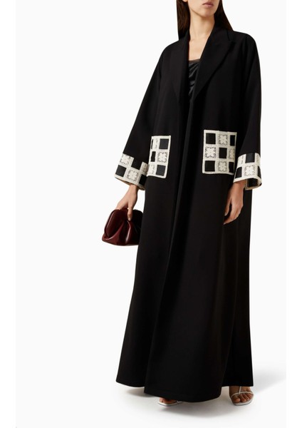 Şıklık ve Konforu Bir Araya Getiren Düz Kesim Uzun Kollu Abaya Tasarımı fiyatları