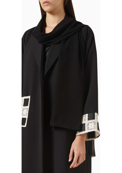 Şıklık ve Konforu Bir Araya Getiren Düz Kesim Uzun Kollu Abaya Tasarımı indirimleri