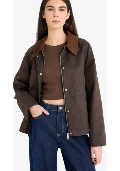 Su Geçirmez Relax Fit Kontrast Yaka Fermuarlı Mont E8623AX25AU fırsatları