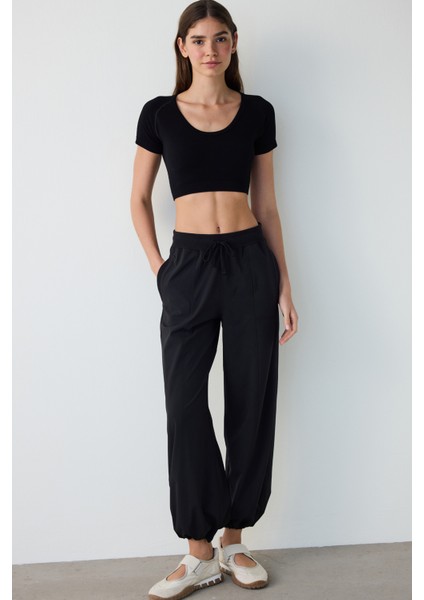 Siyah Dikişsiz Slim Fit Kısa Kollu Crop Spor Üst