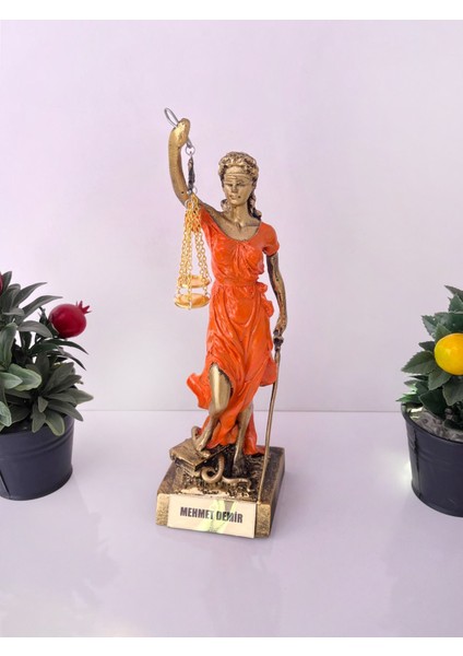 Adalet Heykeli – Gümüş Renk Turuncu Elbise Themis Biblo | Avukat ve Hukukçu Hediyesi Dekoratif Obje fiyatları