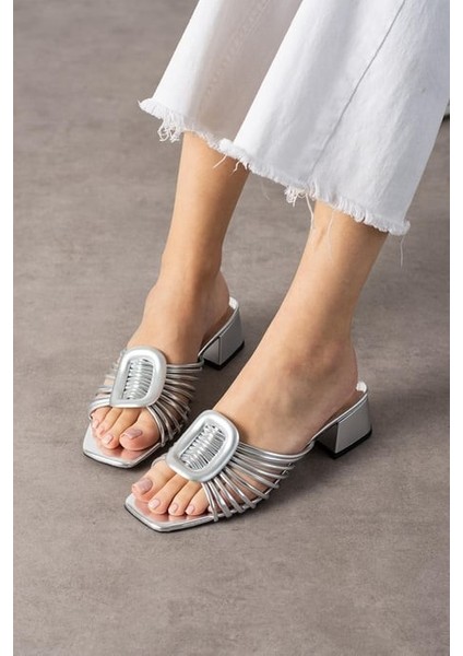 Anca Gümüş Rugan Topuklu Terlik