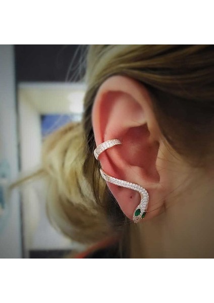 Gümüş Yeşil Gözlü Tek Kıkırdak Yılan Küpe modelleri