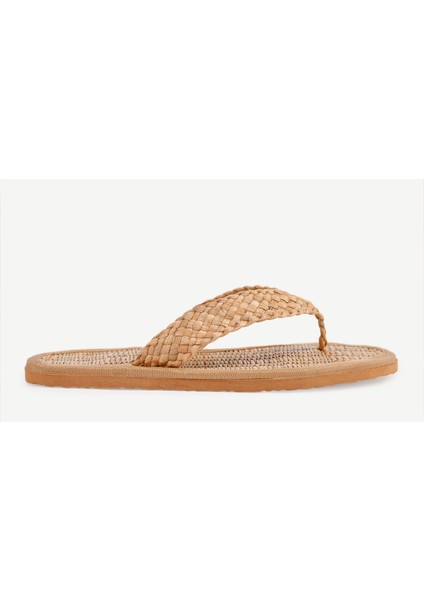 Su Sümbülü Yaprağından Örülmüş Hasır Terlik