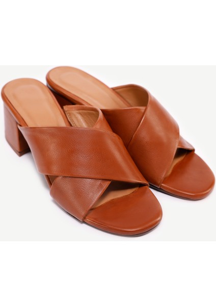 Yumuşak Tabanlı Çapraz Deri Topuklu Terlik