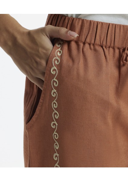 Beli Lastikli Nakış Detaylı Pantolon